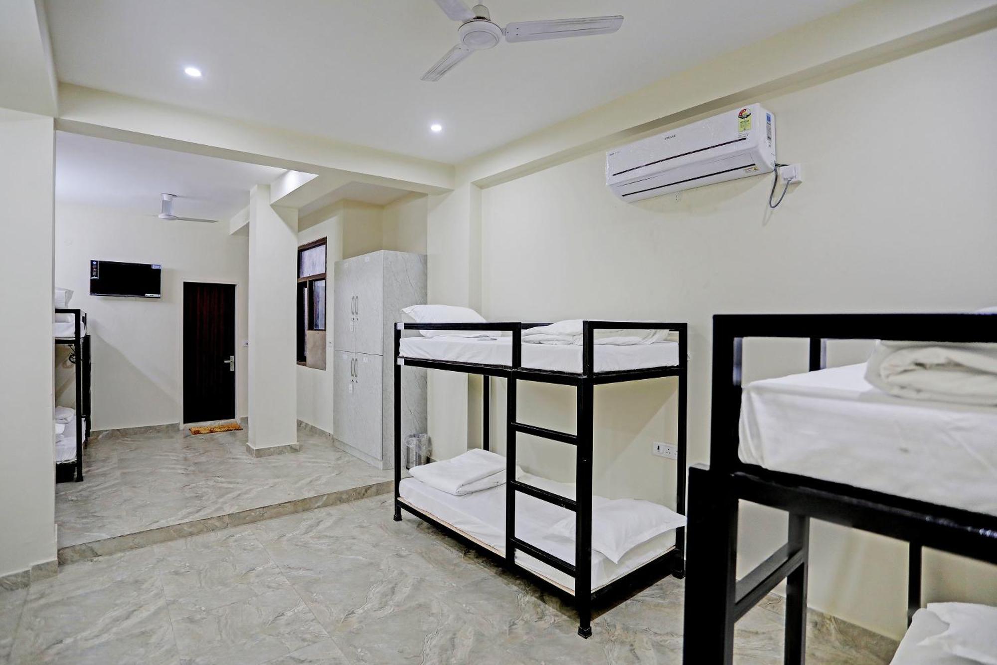 Hotel S B Inn-Near New Delhi Train Station Extérieur photo