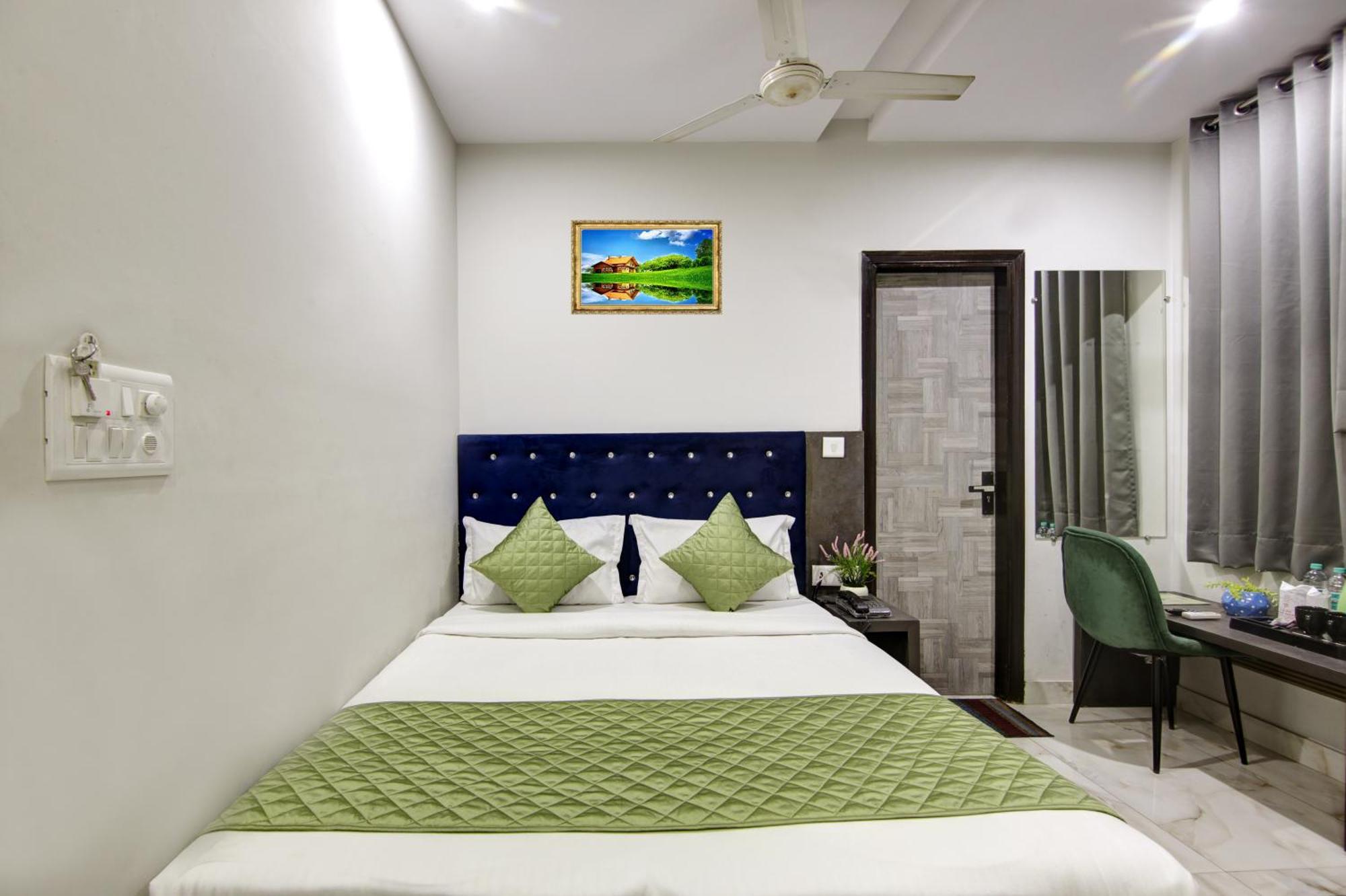 Hotel S B Inn-Near New Delhi Train Station Extérieur photo